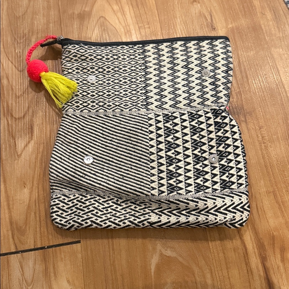 Pura Vida Multicolor Zigzag Clutch - Picture 3 of 5